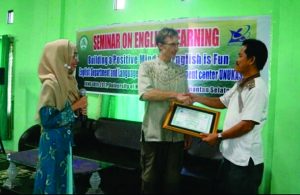Read more about the article Prodi Pendidikan Bahasa Inggris & Pusat Lembaga Bahasa Universitas NU Kalsel Gelar Seminar Bahasa Inggris